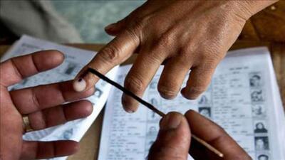 Like youngsters, the percentage of registration as voters among women is also estimated to be poor. 915 women against the male population of 1,000 are registered as voters against the sex ratio of 929 females against 1,000 males. (HT Photo) Like youngsters, the percentage of registration as voters among women is also estimated to be poor. 915 women against the male population of 1,000 are registered as voters against the sex ratio of 929 females against 1,000 males. (HT Photo)