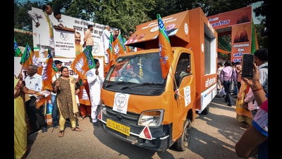 New Delhi, India - Nov. 7, 2022: Union Minister Hardeep Singh Puri along with Delhi BJP President Adesh Gupta flagged off the vehicle campaign for Delhi MCD elections, at BJP office, in New Delhi, India, on Monday, November 7, 2022. (Photo by Raj K Raj/ Hindustan Times) (Hindustan Times) New Delhi, India - Nov. 7, 2022: Union Minister Hardeep Singh Puri along with Delhi BJP President Adesh Gupta flagged off the vehicle campaign for Delhi MCD elections, at BJP office, in New Delhi, India, on Monday, November 7, 2022. (Photo by Raj K Raj/ Hindustan Times) (Hindustan Times)