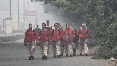 Delhi Schools Reopening: Govt meeting on resuming primary classes today (Sanchit Khanna / HT Photo) Delhi Schools Reopening: Govt meeting on resuming primary classes today (Sanchit Khanna / HT Photo)