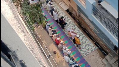Ghaziabad police file FIR after people offer namaz on Khoda street Ghaziabad police file FIR after people offer namaz on Khoda street