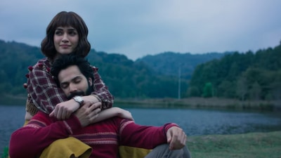 Kriti Sanon and Varun Dhawan in Bhediya. Kriti Sanon and Varun Dhawan in Bhediya.