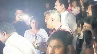 Awhad stops late-night screening of movie at Thane multiplex Awhad stops late-night screening of movie at Thane multiplex