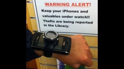 An individual puts his phone under his watch as the warning alert asks people to keep "valuables under watch". (Instagram/@mideysmith) An individual puts his phone under his watch as the warning alert asks people to keep "valuables under watch". (Instagram/@mideysmith)