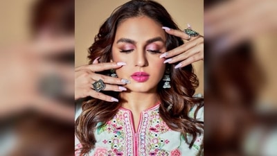 The actress kept her make-up look 'pinkish' with glittery pink eye shadow, winged eyeliner, kohled eyes, contoured cheeks with a tint of blush and fuchsia-coloured lips. (Instagram/@Iamhumaq) The actress kept her make-up look 'pinkish' with glittery pink eye shadow, winged eyeliner, kohled eyes, contoured cheeks with a tint of blush and fuchsia-coloured lips. (Instagram/@Iamhumaq)