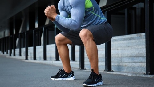 Squats. (Shutterstock) Squats. (Shutterstock)