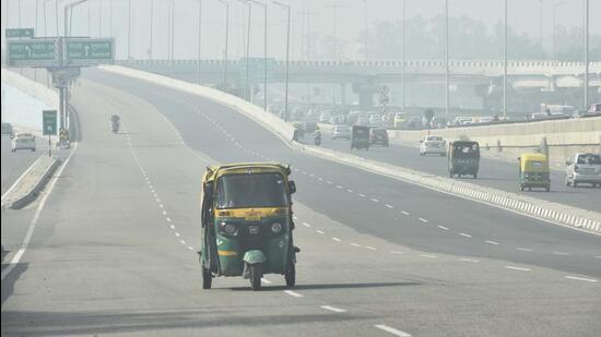 Sachin Panwar, an environmentalist, said east and south-easterly winds are helping disperse pollutants that remained suspended in the air over the past week. (Vipin Kumar/HT Photo) Sachin Panwar, an environmentalist, said east and south-easterly winds are helping disperse pollutants that remained suspended in the air over the past week. (Vipin Kumar/HT Photo)