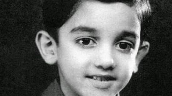 Shruti Haasan shares a childhood picture of Kamal Haasan to wish him on 68th birthday. 