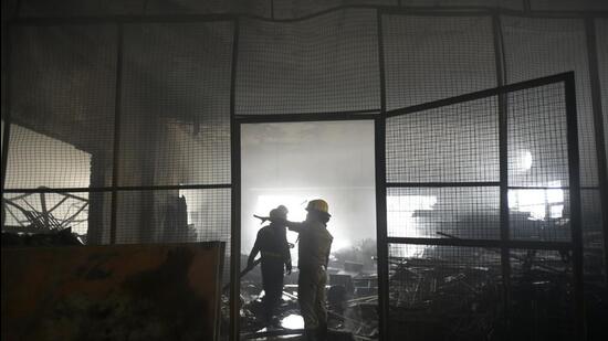 Noida, India - November 07, 2022: A massive fire broke out at an export company in Phase 2 on Monday morning. Officials said that the fire gutted the entire building, despite 12 fire trucks rushing to the spot to control the blaze. No casualties were reported in the incident, in Noida, India, on Monday, November 07, 2022. (Photo by Sunil Ghosh/ Hindustan Times) (Hindustan Times)