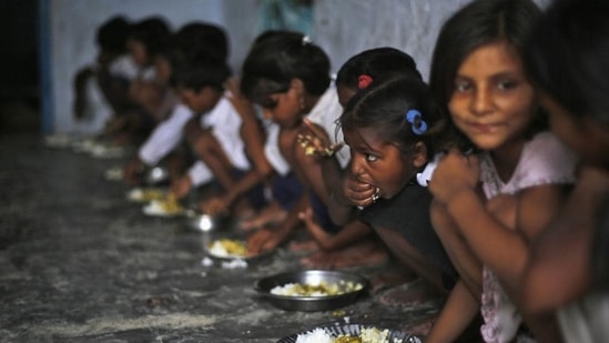 Global Hunger Index 2022 report ranked India 107 out of 121 countries. Reforming the PDS for better nutrition.(Reuters file)