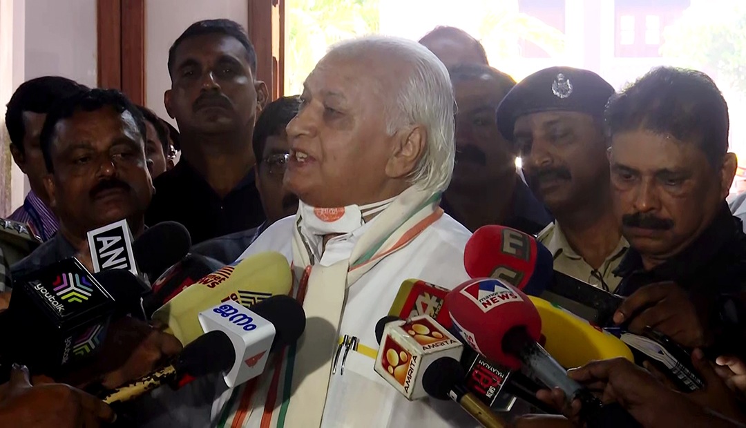 Kerala governor Arif Mohammed Khan speaks to the media over various issues, in Kochi. (ANI)
