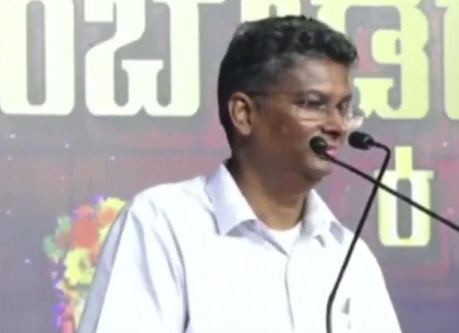 Karnataka Congress working president Satish Jarkiholi sparked a controvery by saying the word 'Hindu' comes from Persian language and has a shameful meaning. (ANI video grab))