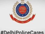 Delhi Police warms people against the danger of using phone while driving.(Twitter/@DelhiPolice) Delhi Police warms people against the danger of using phone while driving.(Twitter/@DelhiPolice)