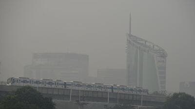 A view of a moving Rapid Metro train amid low visibility due to heavy smog at Cyber City in Gurugram. (Parveen Kumar/HT Photo) A view of a moving Rapid Metro train amid low visibility due to heavy smog at Cyber City in Gurugram. (Parveen Kumar/HT Photo)