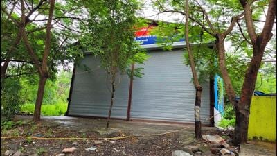 This mini fire station at Vikhroli on Eastern Express highway has not been opened due to shortage of firemen and drivers. (HT PHOTO) This mini fire station at Vikhroli on Eastern Express highway has not been opened due to shortage of firemen and drivers. (HT PHOTO)