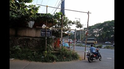 Bamboo frame of an illegal flex near Warje bridge (Photo by ) (Ravindra Joshi/HT PHOTO)