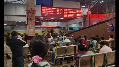 Passengers in the waiting area at Pune railway station on Tuesday. (Rahul Raut/HT PHOTO) Passengers in the waiting area at Pune railway station on Tuesday. (Rahul Raut/HT PHOTO)