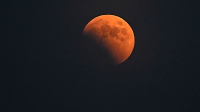 Lunar eclipse on November 8 (AFP) Lunar eclipse on November 8 (AFP)