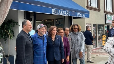 US Midterm Elections: US vice president Kamala Harris is seen at a restaurant. (Twitter) US Midterm Elections: US vice president Kamala Harris is seen at a restaurant. (Twitter)