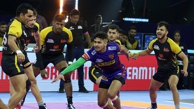 Dabang Delhi raider Naveen Kumar in action against Telugu Titans (PKL) Dabang Delhi raider Naveen Kumar in action against Telugu Titans (PKL)
