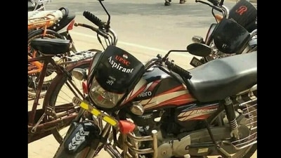 UPSC aspirant's bike. (Twitter/@AwanishSharan)