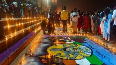 Varanasi District Magistrate S Rajalingam said spiral tricolour LED lights were installed on government buildings, intersections and other places. (HT Photo) Varanasi District Magistrate S Rajalingam said spiral tricolour LED lights were installed on government buildings, intersections and other places. (HT Photo)