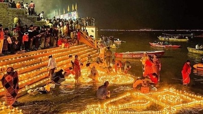 On the occasion of Dev Deepavali, the city of Kashi in Varanasi was illuminated with lakhs of earthen lamps (diyas). A scintillating laser show was also organized, along with eco-friendly fireworks. (HT Photo) On the occasion of Dev Deepavali, the city of Kashi in Varanasi was illuminated with lakhs of earthen lamps (diyas). A scintillating laser show was also organized, along with eco-friendly fireworks. (HT Photo)