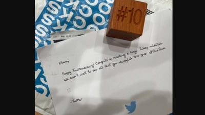 The image shows the note and the commemorative block for work anniversary that the former Twitter employee received after getting fired from the company. (Twitter/@ElaineF) The image shows the note and the commemorative block for work anniversary that the former Twitter employee received after getting fired from the company. (Twitter/@ElaineF)