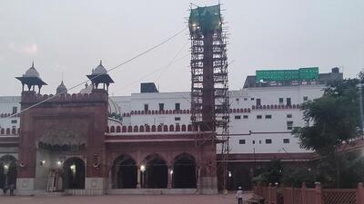 Repairs underway on Fatehpuri Masjid’s leaning minaret Repairs underway on Fatehpuri Masjid’s leaning minaret