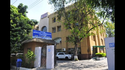 After the orders were issued by MC health officer, many staffers have reportedly approached MC employee leaders stating that they already have to undergo 14 mandatory medical tests for regularisation and the mandatory dope test will lead to further harassment. (HT FIle)