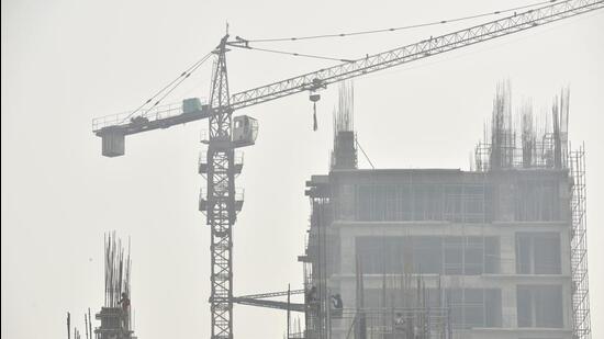 Noida, India - November 02, 2022: Construction work underway at a private plot in Sector 137 despite Delhi government's ban on such activities under GRAP-3, in Noida, India, on Wednesday, November 02, 2022. (Photo by Sunil Ghosh/ Hindustan Times) (Hindustan Times)