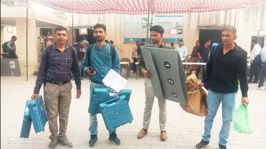 Over 48.4 lakh voters will exercise their franchise to elect members of zila parishad and panchayat samitis in nine districts of Haryana on Wednesday. (HT Photo)