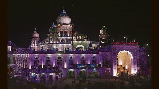 An illuminated Gurdwara Nada Sahib in Panchkula on the eve of the birth anniversary of Guru Nanak on Monday. (Sant Arpra/HT)