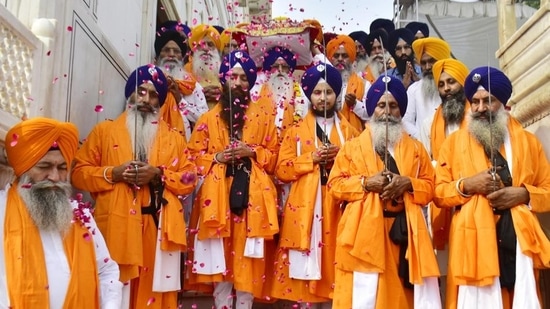 Earlier today, devotees were seen paying obeisance at the Golden Temple in Amritsar on the auspicious occasion of Guru Nanak Jayanti.(HT Photo/Sameer Sehgal)