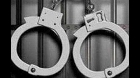 Inspector Surender Singh, SHO, Mullana police station, said they had booked the duo under Sections 406, 420 and 506 of the Indian Penal Code. (HT)
