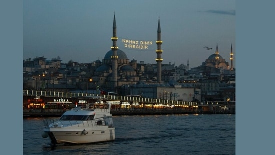 Turkey's international tourist footfall may reach pre-pandemic level by 2022 end (Emrullah Talha Azaklı)