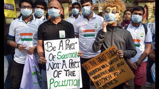 Citizens wear masks and demonstrate to spread awareness about air pollution. (PTI File Photo)
