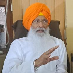 Former Rajya Sabha member Sukhdev Singh Dhindsa, patron of the SAD (Sanyukt), addresses a press conference in Amritsar on Tuesday. (HT Photo) Former Rajya Sabha member Sukhdev Singh Dhindsa, patron of the SAD (Sanyukt), addresses a press conference in Amritsar on Tuesday. (HT Photo)