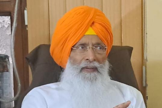 Former Rajya Sabha member Sukhdev Singh Dhindsa, patron of the SAD (Sanyukt), addresses a press conference in Amritsar on Tuesday. (HT Photo) Former Rajya Sabha member Sukhdev Singh Dhindsa, patron of the SAD (Sanyukt), addresses a press conference in Amritsar on Tuesday. (HT Photo)