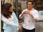 Salman Khan recreated his iconic song Saathiya Tune Kya Kiya from Love. 