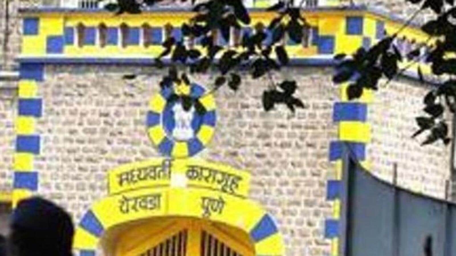 Five inmates booked for stone pelting, thrashing cops inside Yerawada jail  - Hindustan Times