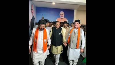 Mohan Rathwa with BJP leaders after he joining the party. (ANI)