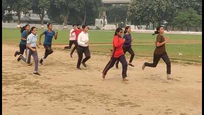 Recruitment drive underway at Lucknow police line on Wednesday. (HT Photo)