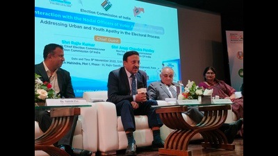 Chief Election Commissioner Rajiv Kumar (centre) in Pune to create an awareness about voter registration as part of the national level launch of a special summary revision of the voters’ list. (HT PHOTO) Chief Election Commissioner Rajiv Kumar (centre) in Pune to create an awareness about voter registration as part of the national level launch of a special summary revision of the voters’ list. (HT PHOTO)