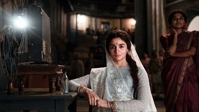 Alia Bhatt in a still from Gangubai Kathiawadi. Alia Bhatt in a still from Gangubai Kathiawadi.