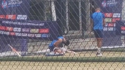 T20 World Cup 2022: Virat Kohli grimaces in pain during a nets session for Team India. (Twitter) T20 World Cup 2022: Virat Kohli grimaces in pain during a nets session for Team India. (Twitter)