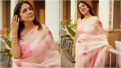 Neena Gupta promotes Uunchai in a beautiful organza saree and strappy blouse. (Instagram) Neena Gupta promotes Uunchai in a beautiful organza saree and strappy blouse. (Instagram)