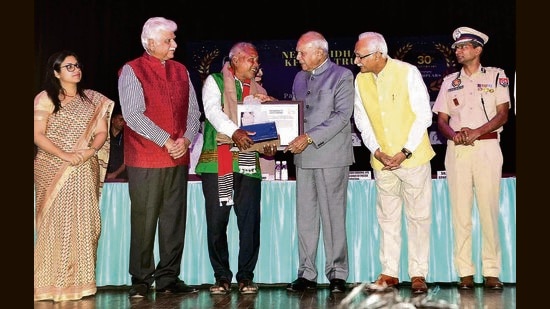 Jadav Payeng being conferred with the Sat Paul Mittal Award by Punjab governor Banwarilal Purohit on Wednesday. (Harvinder Singh/HT)