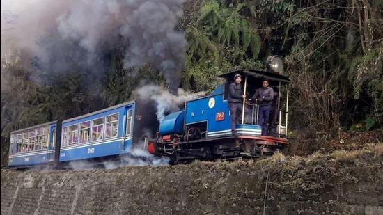 The toy train offers passenger service from New Jalpaiguri to Darjeeling and joy rides between Darjeeling and Ghoom (HT Photo)