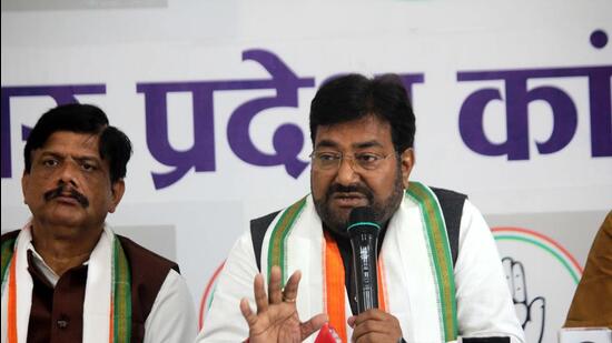 Uttar Pradesh Congress Committee president Brijlal Khabri at a press conference on bypolls, in Lucknow on Wednesday. (HT PHOTO)