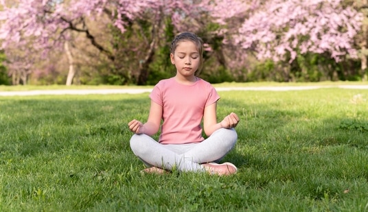 Yoga meditation set of poses Stock Vector by ©maverick_inanta 72254001